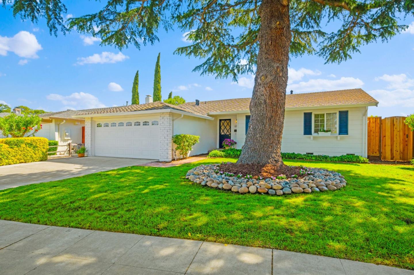 Detail Gallery Image 2 of 49 For 6150 Oneida Dr, San Jose,  CA 95123 - 3 Beds | 2 Baths