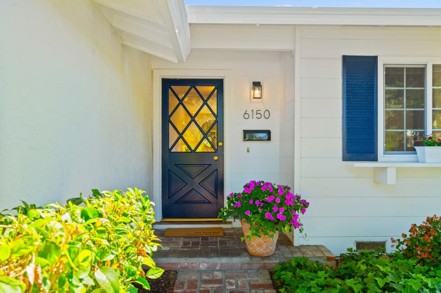Detail Gallery Image 4 of 49 For 6150 Oneida Dr, San Jose,  CA 95123 - 3 Beds | 2 Baths