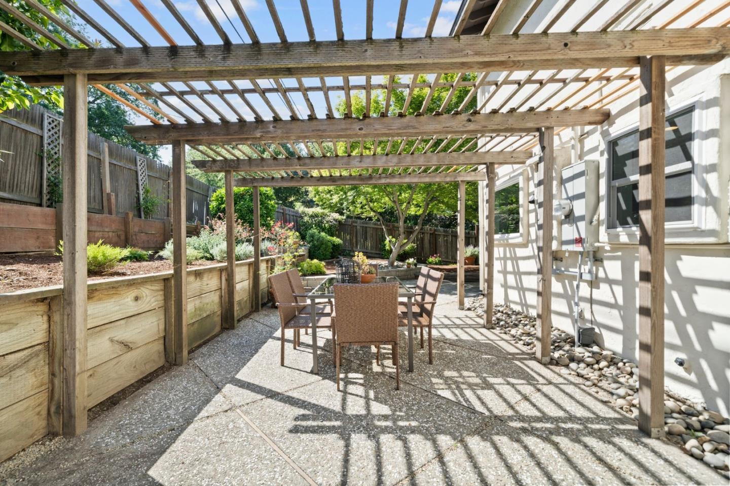 Detail Gallery Image 43 of 59 For 1670 Whitham Ave, Los Altos,  CA 94024 - 4 Beds | 3 Baths