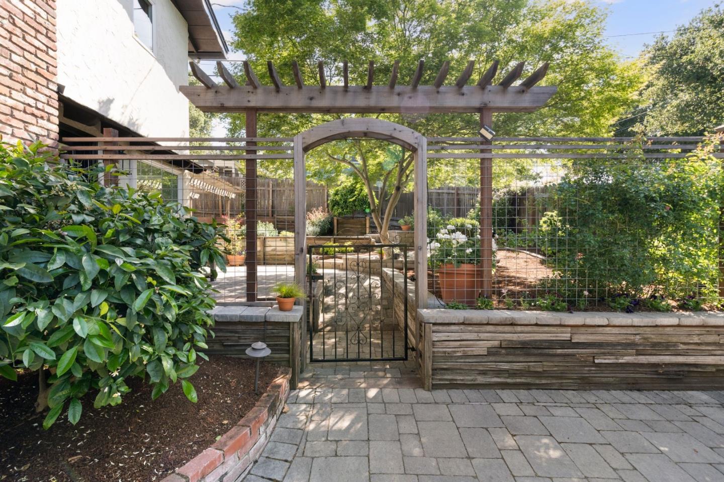 Detail Gallery Image 47 of 59 For 1670 Whitham Ave, Los Altos,  CA 94024 - 4 Beds | 3 Baths
