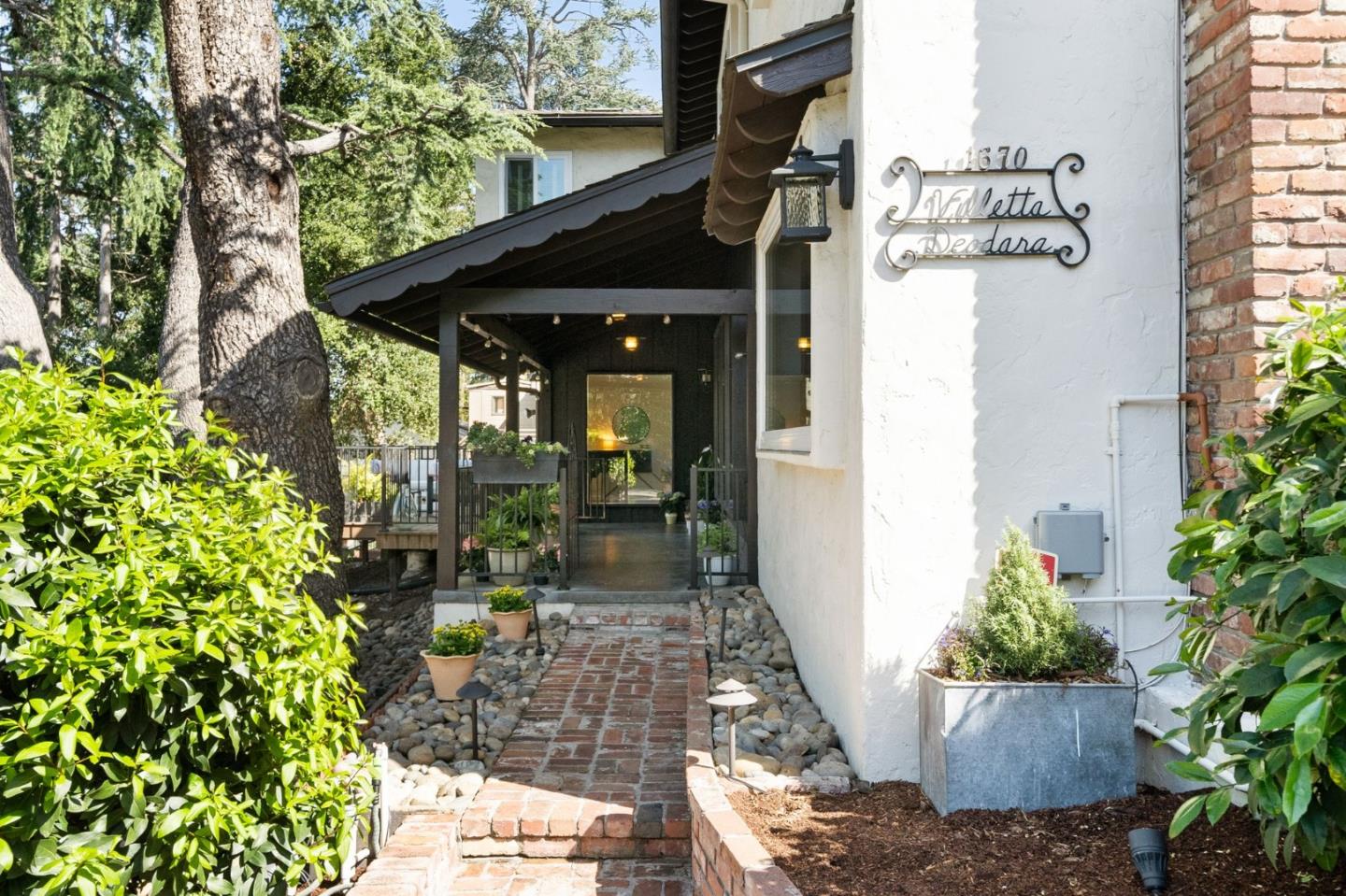 Detail Gallery Image 5 of 59 For 1670 Whitham Ave, Los Altos,  CA 94024 - 4 Beds | 3 Baths