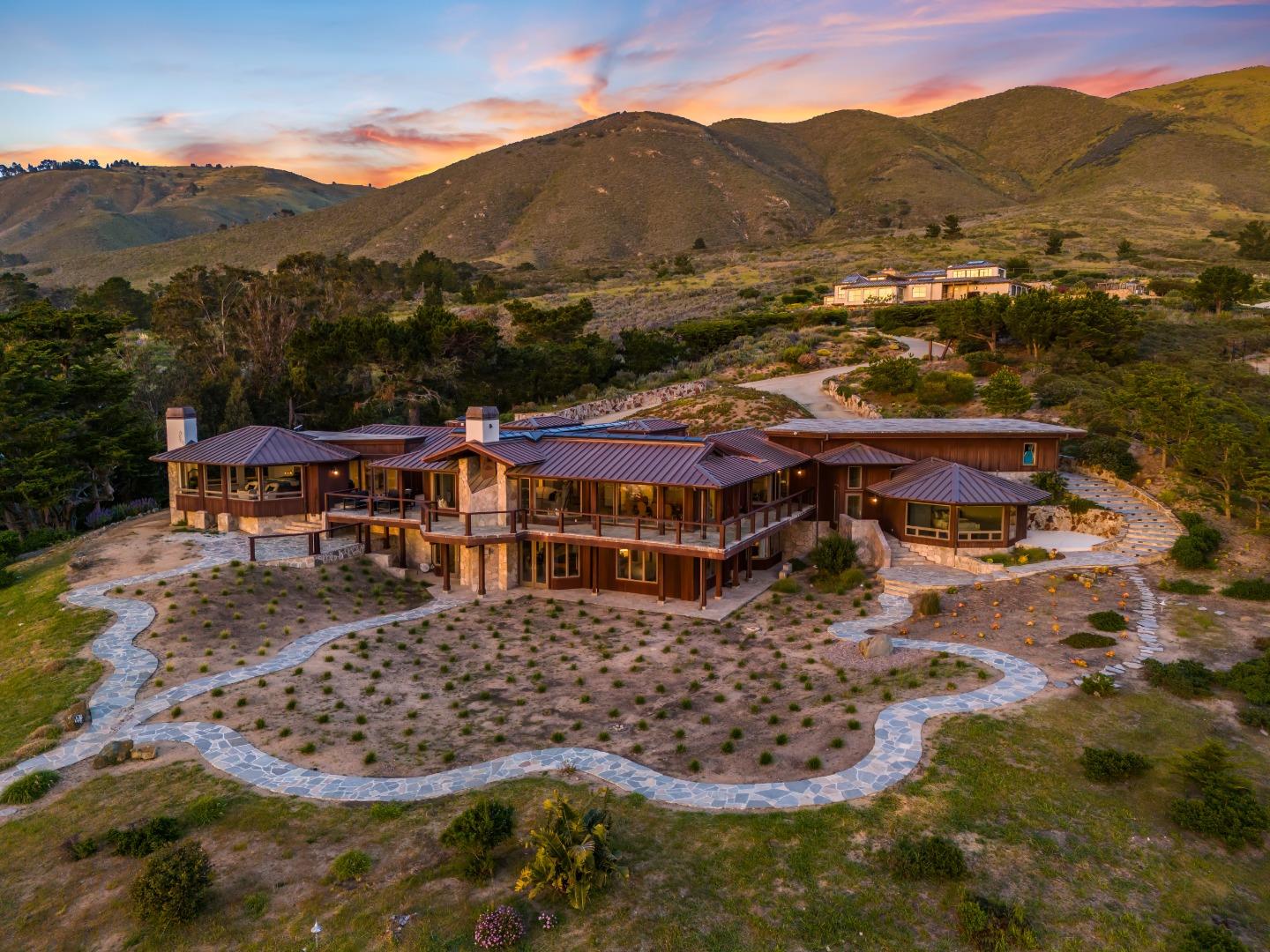 Detail Gallery Image 2 of 43 For 31475 Highway 1, Carmel,  CA 93923 - 4 Beds | 4/2 Baths