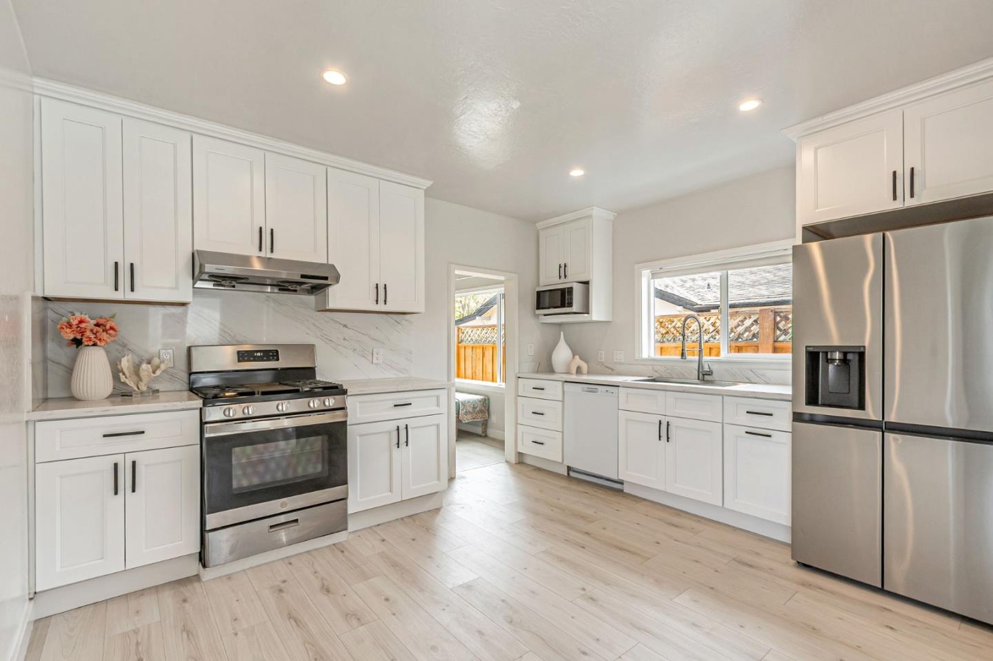 Detail Gallery Image 15 of 60 For 371 Menker Ave, San Jose,  CA 95128 - 5 Beds | 4 Baths