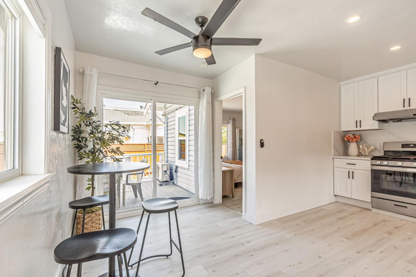 Detail Gallery Image 21 of 60 For 371 Menker Ave, San Jose,  CA 95128 - 5 Beds | 4 Baths