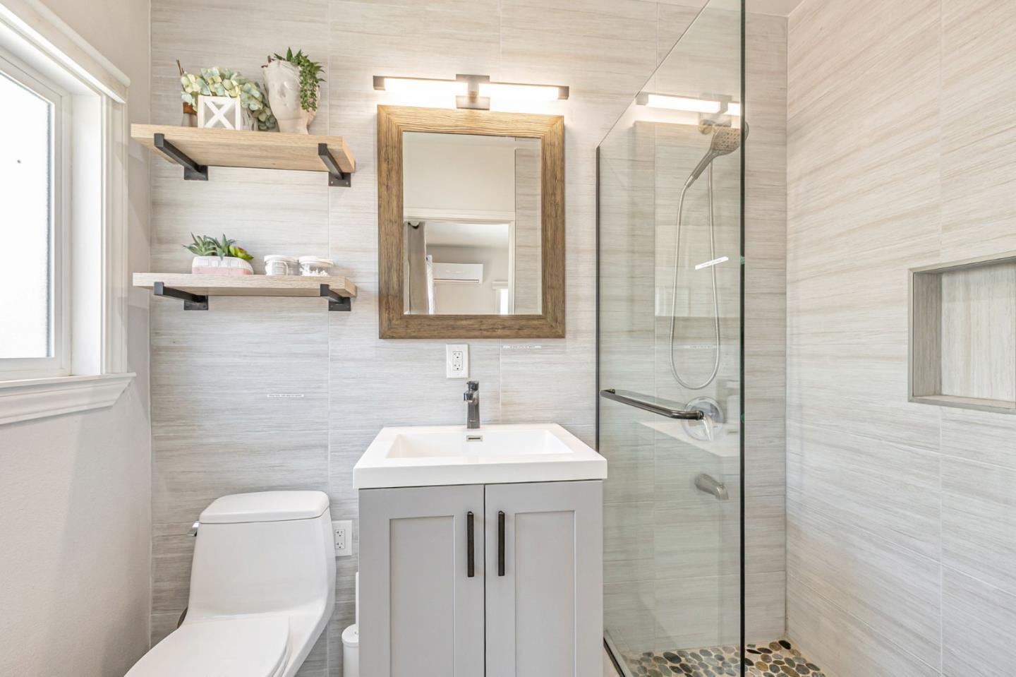 Detail Gallery Image 25 of 60 For 371 Menker Ave, San Jose,  CA 95128 - 5 Beds | 4 Baths