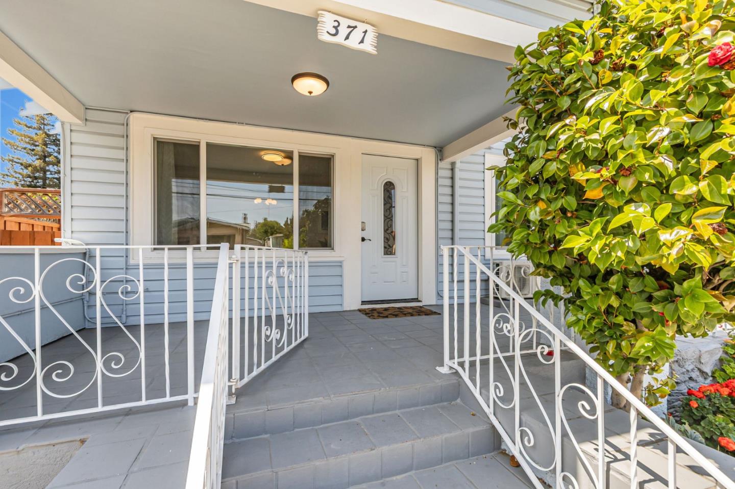 Detail Gallery Image 3 of 60 For 371 Menker Ave, San Jose,  CA 95128 - 5 Beds | 4 Baths