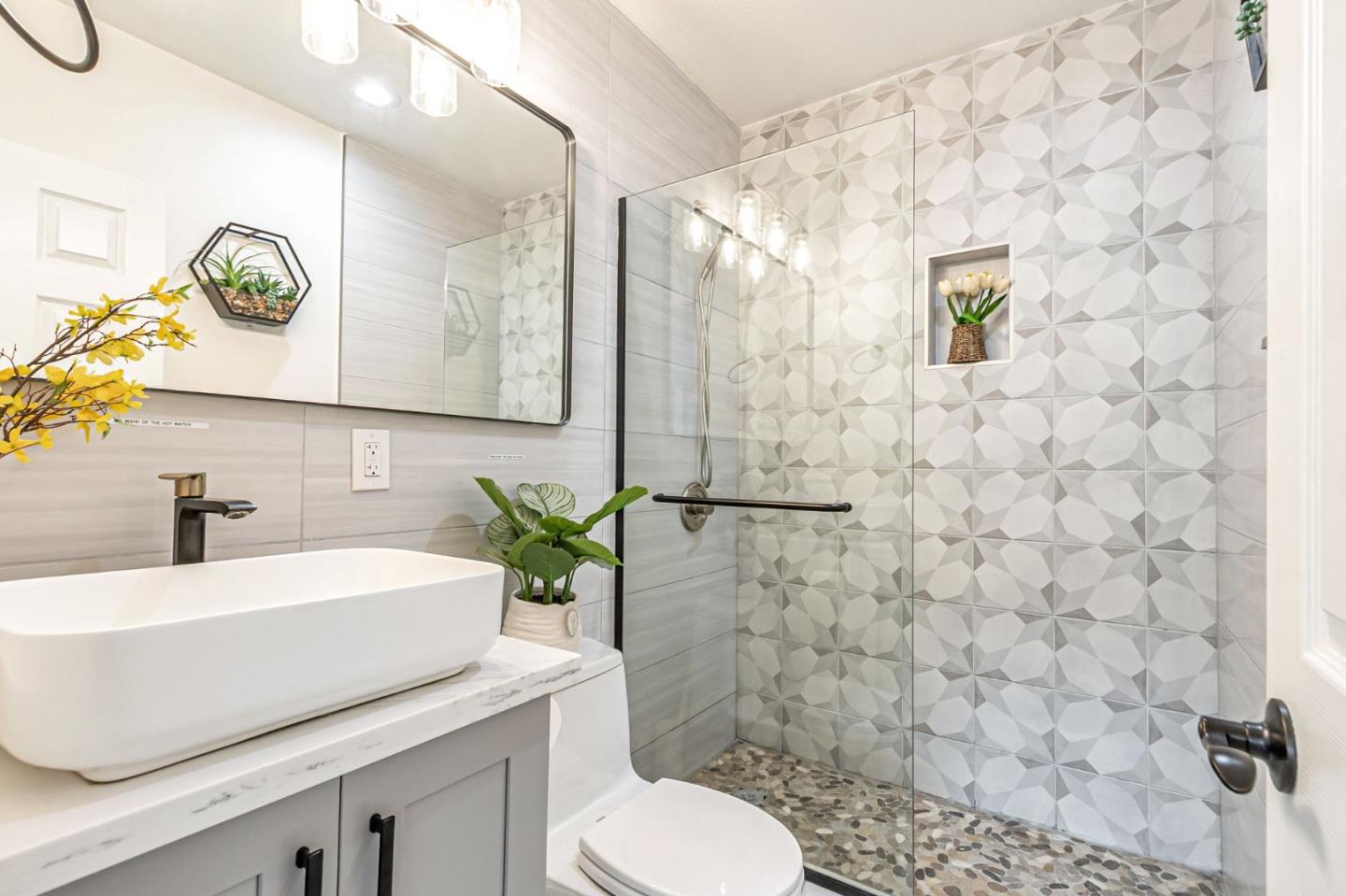 Detail Gallery Image 31 of 60 For 371 Menker Ave, San Jose,  CA 95128 - 5 Beds | 4 Baths