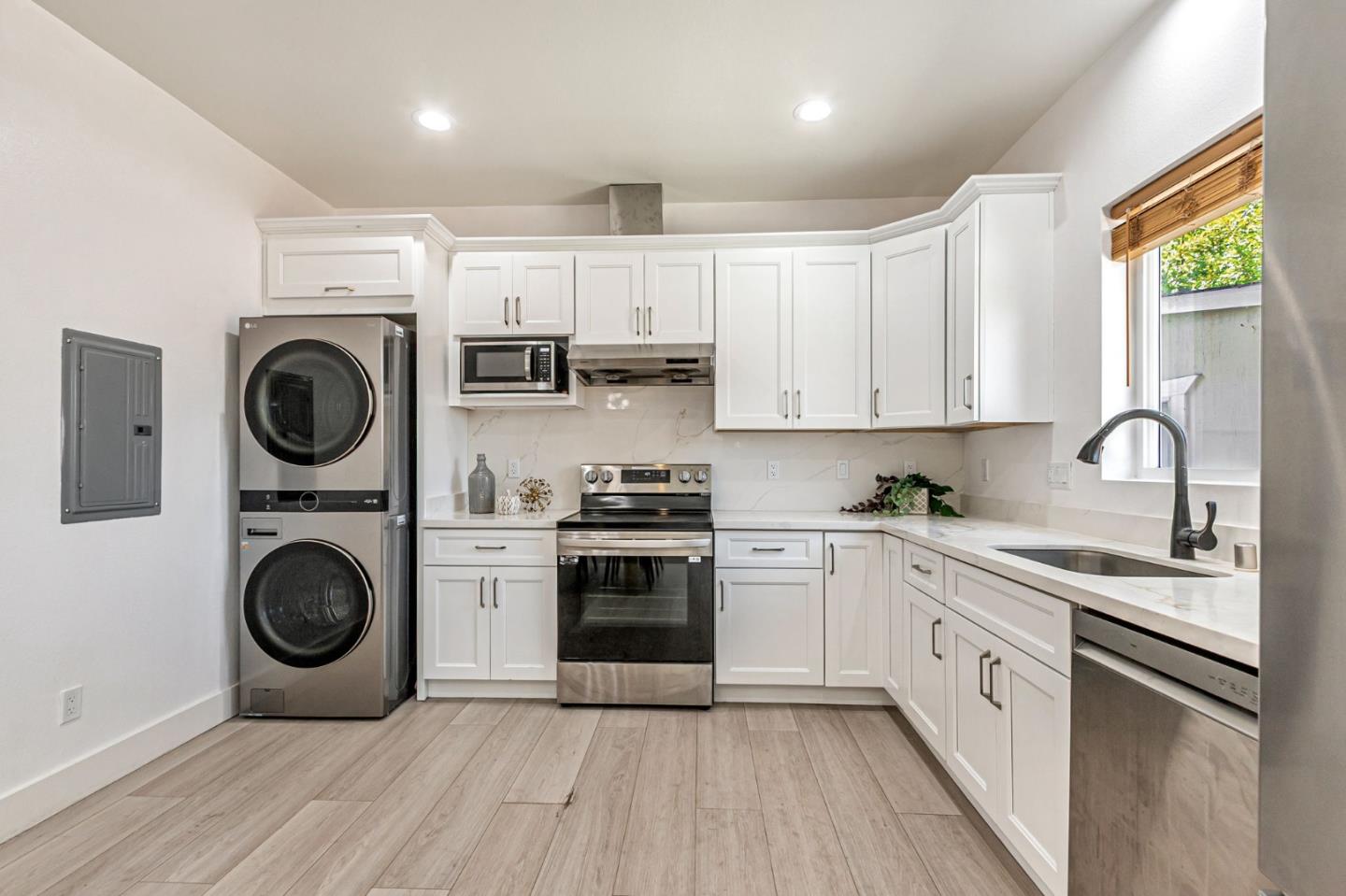 Detail Gallery Image 46 of 60 For 371 Menker Ave, San Jose,  CA 95128 - 5 Beds | 4 Baths