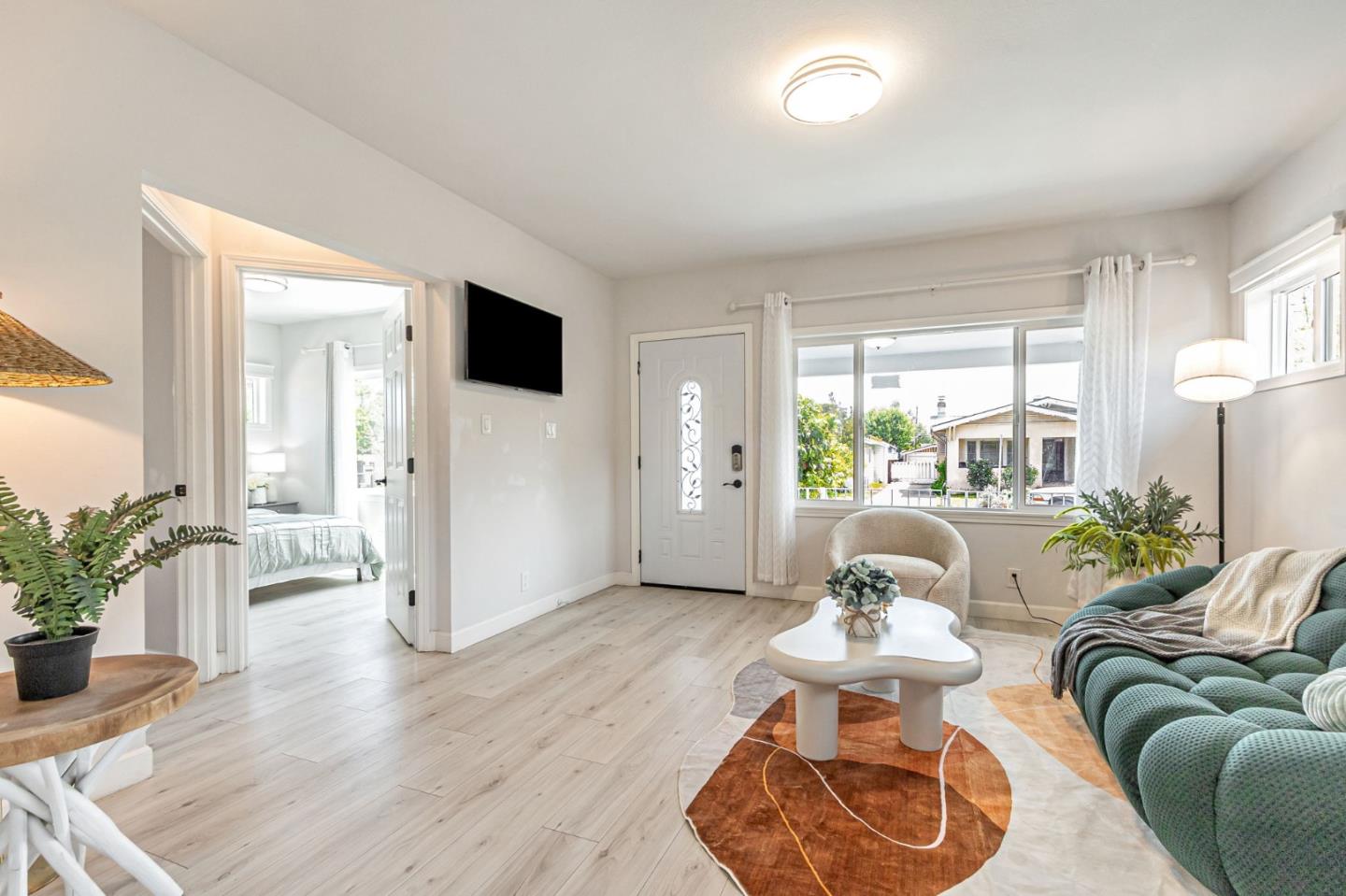 Detail Gallery Image 8 of 60 For 371 Menker Ave, San Jose,  CA 95128 - 5 Beds | 4 Baths