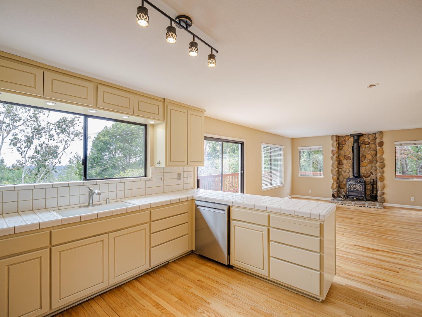 Detail Gallery Image 15 of 55 For 3040 Pacific Heights Dr, Aptos,  CA 95003 - 3 Beds | 2 Baths