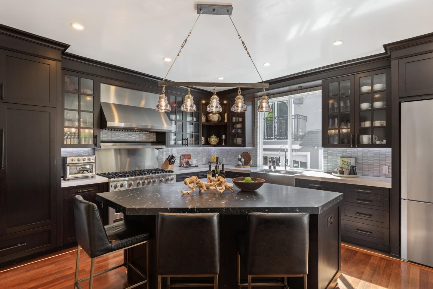 Detail Gallery Image 15 of 54 For 1513 Sanchez Ave, Burlingame,  CA 94010 - 4 Beds | 4/1 Baths