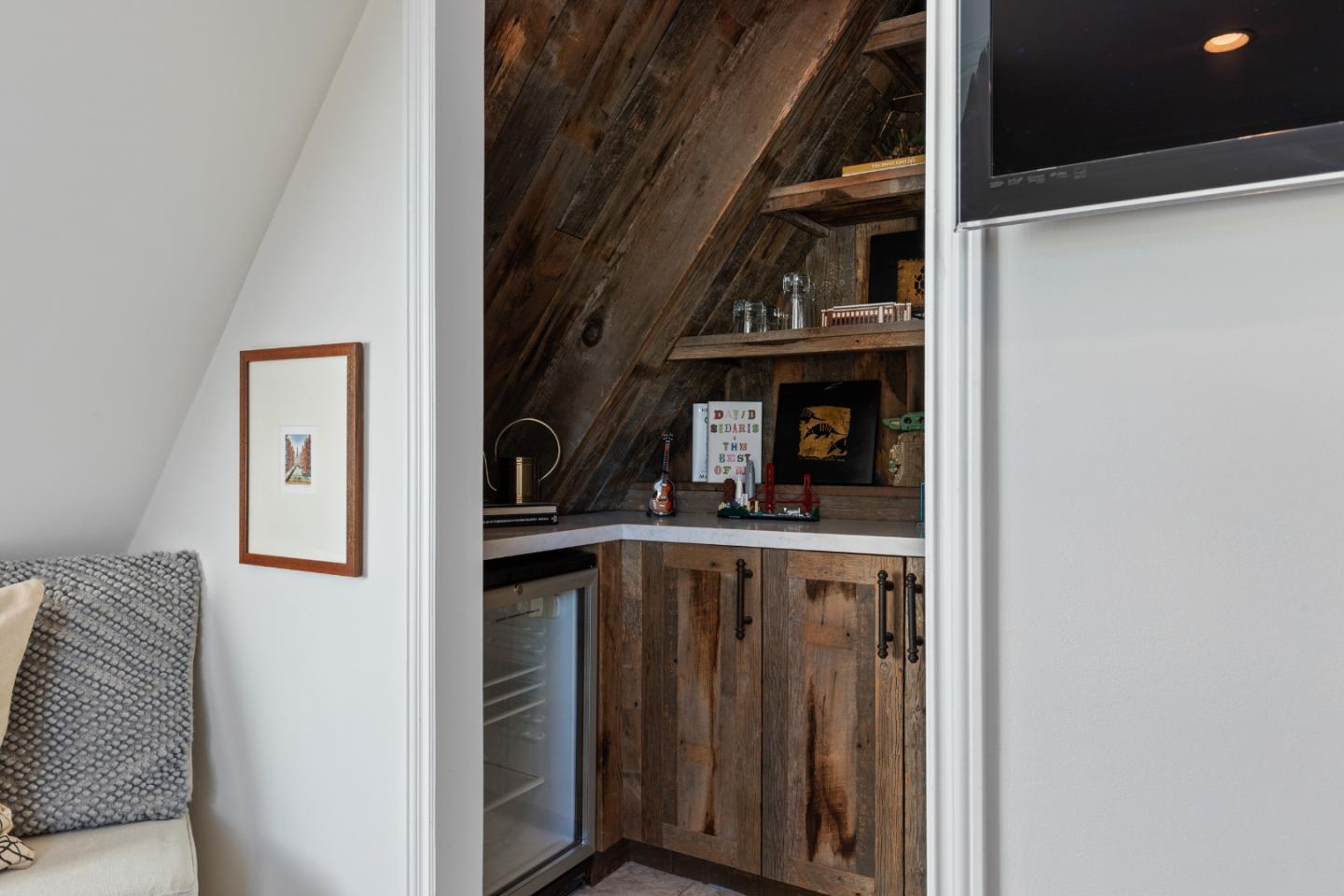 Detail Gallery Image 26 of 54 For 1513 Sanchez Ave, Burlingame,  CA 94010 - 4 Beds | 4/1 Baths