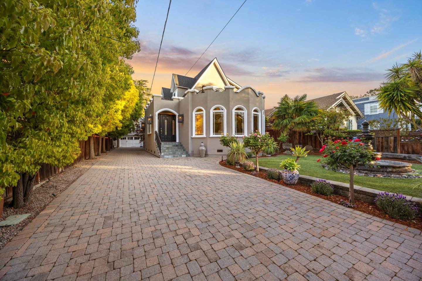 Detail Gallery Image 3 of 54 For 1513 Sanchez Ave, Burlingame,  CA 94010 - 4 Beds | 4/1 Baths