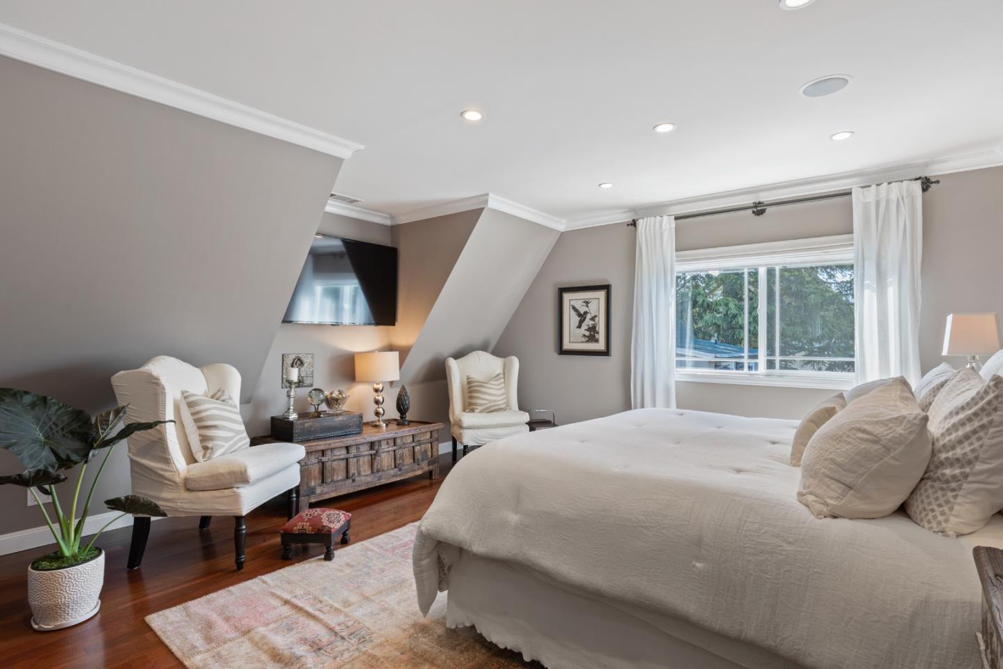 Detail Gallery Image 31 of 54 For 1513 Sanchez Ave, Burlingame,  CA 94010 - 4 Beds | 4/1 Baths