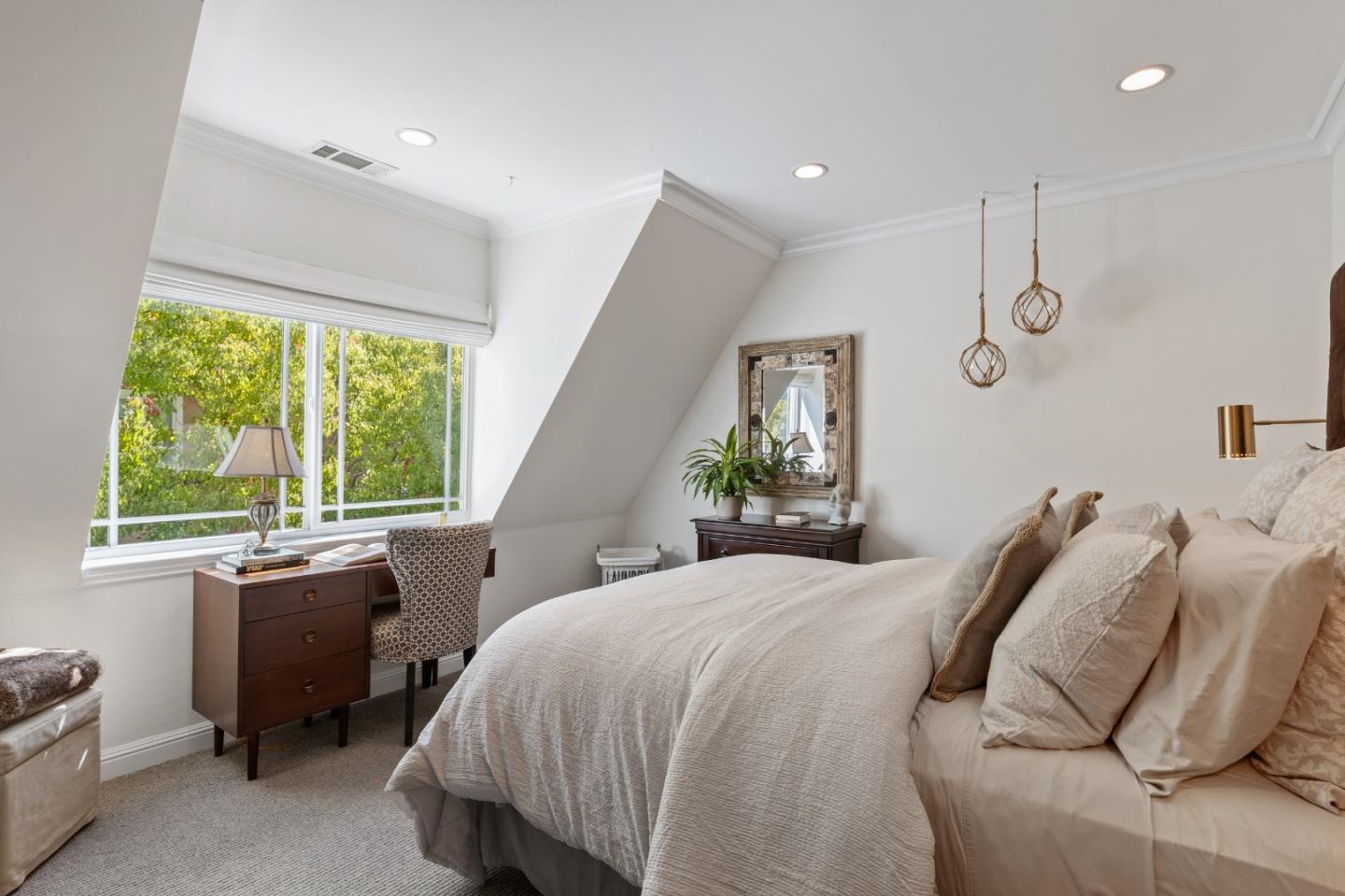 Detail Gallery Image 33 of 54 For 1513 Sanchez Ave, Burlingame,  CA 94010 - 4 Beds | 4/1 Baths