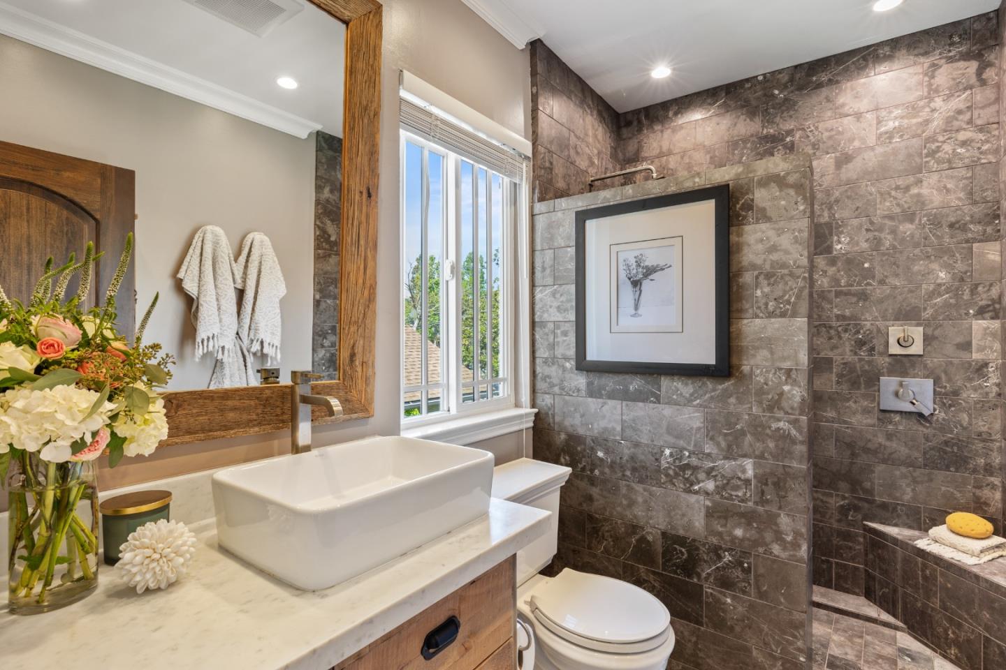 Detail Gallery Image 34 of 54 For 1513 Sanchez Ave, Burlingame,  CA 94010 - 4 Beds | 4/1 Baths