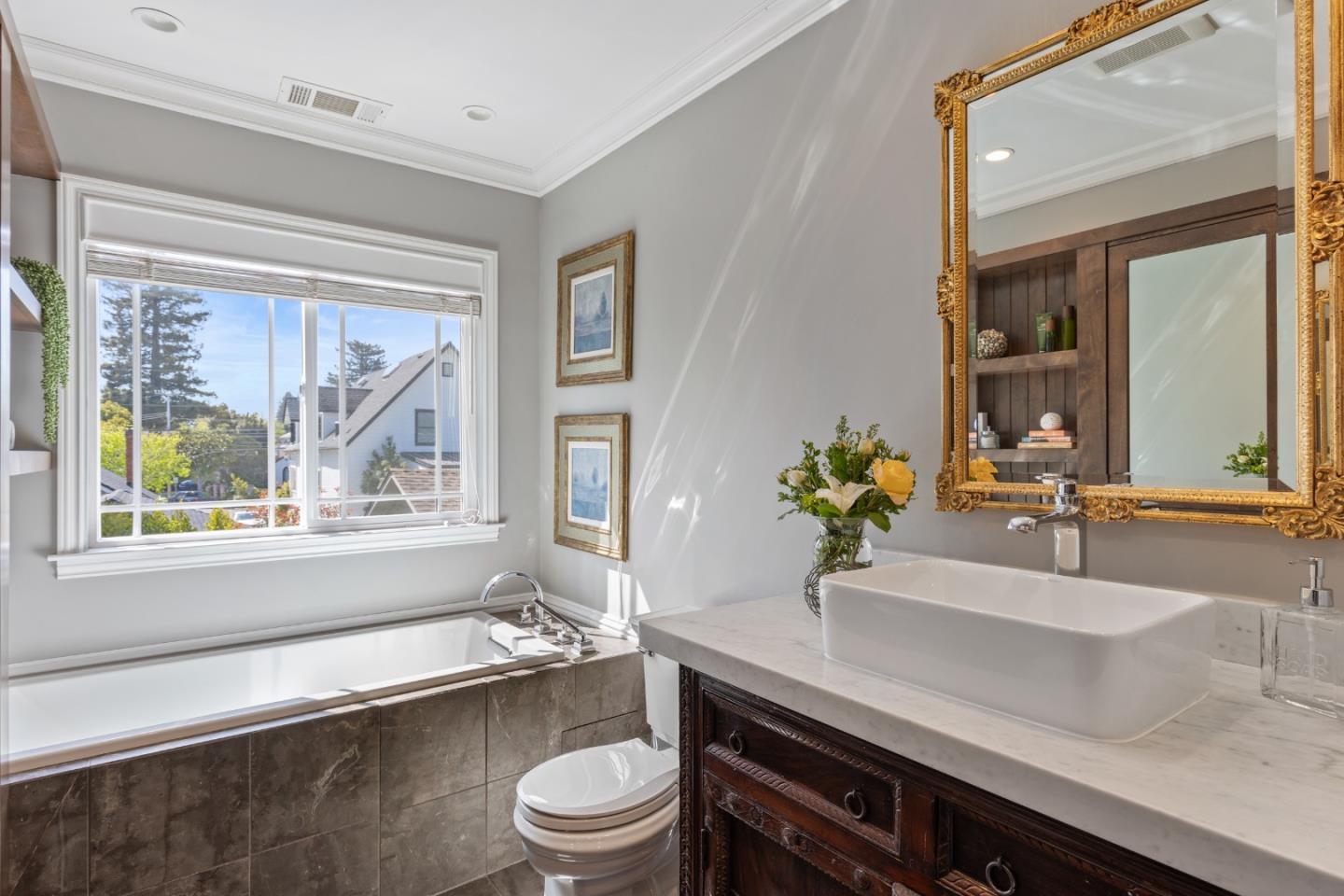 Detail Gallery Image 36 of 54 For 1513 Sanchez Ave, Burlingame,  CA 94010 - 4 Beds | 4/1 Baths