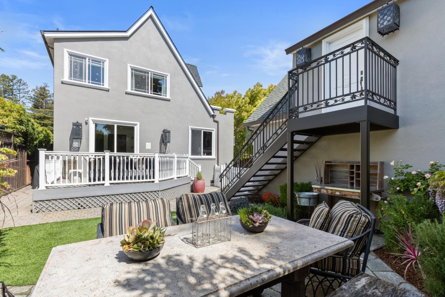 Detail Gallery Image 38 of 54 For 1513 Sanchez Ave, Burlingame,  CA 94010 - 4 Beds | 4/1 Baths