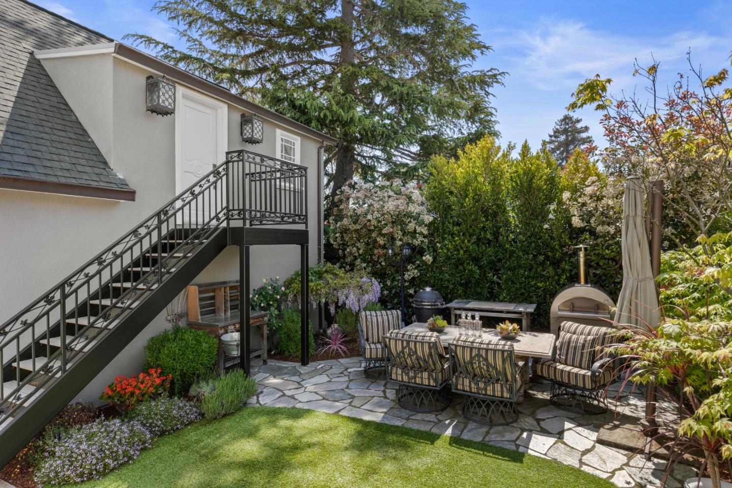 Detail Gallery Image 39 of 54 For 1513 Sanchez Ave, Burlingame,  CA 94010 - 4 Beds | 4/1 Baths