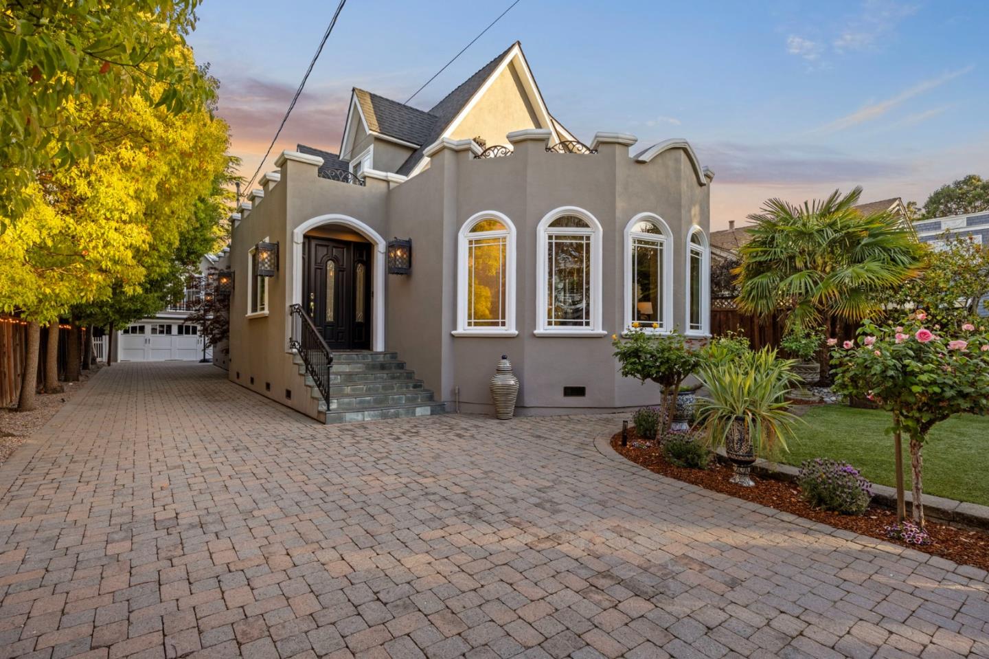 Detail Gallery Image 4 of 54 For 1513 Sanchez Ave, Burlingame,  CA 94010 - 4 Beds | 4/1 Baths