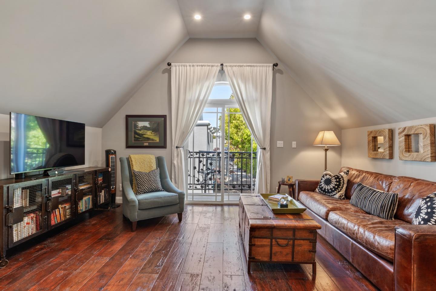 Detail Gallery Image 45 of 54 For 1513 Sanchez Ave, Burlingame,  CA 94010 - 4 Beds | 4/1 Baths