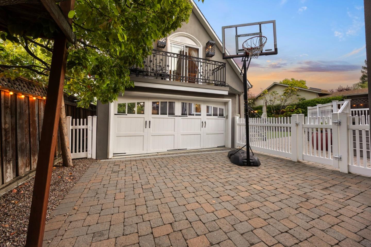 Detail Gallery Image 48 of 54 For 1513 Sanchez Ave, Burlingame,  CA 94010 - 4 Beds | 4/1 Baths