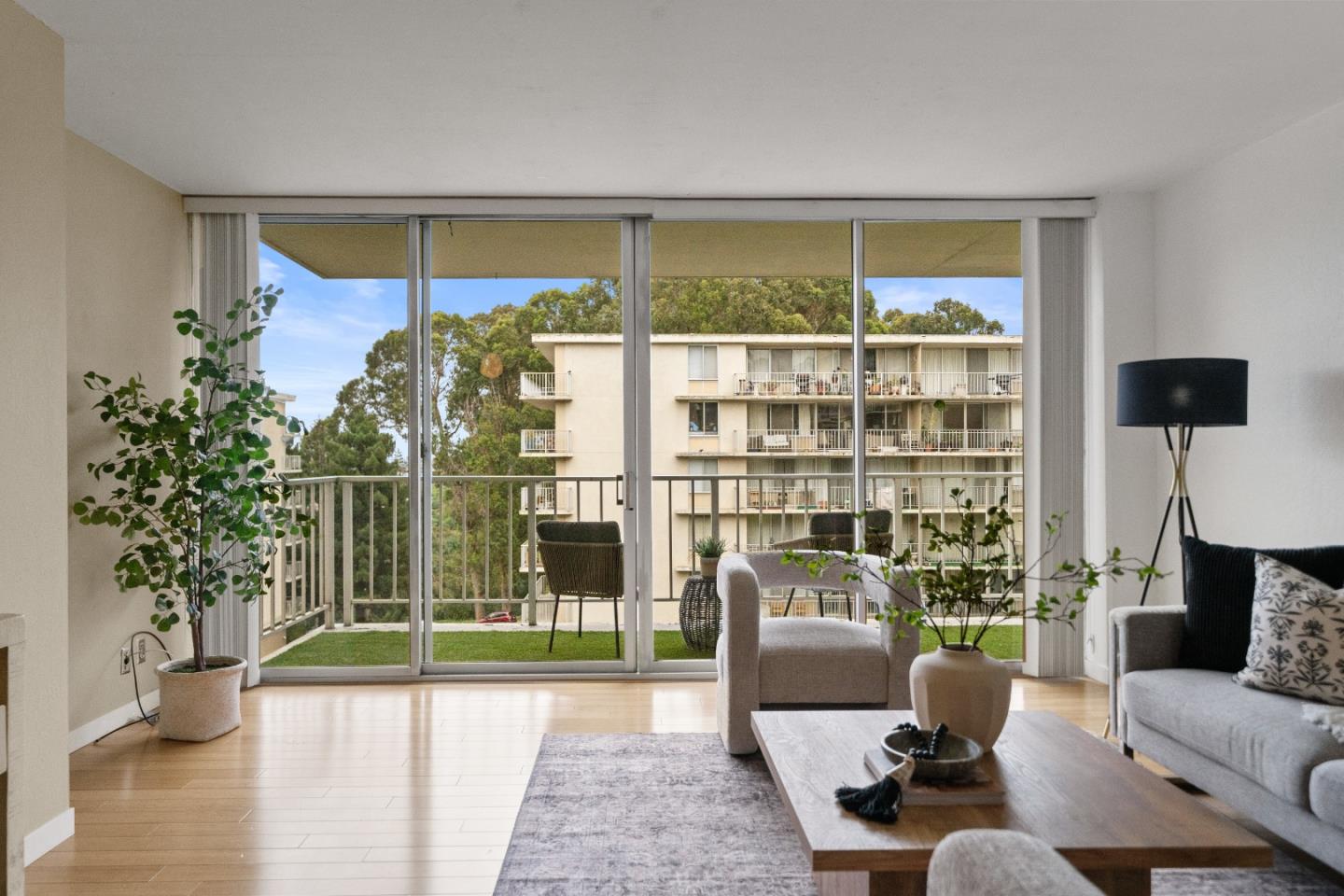 Detail Gallery Image 4 of 60 For 300 Davey Glen Rd #3728,  Belmont,  CA 94002 - 1 Beds | 1 Baths