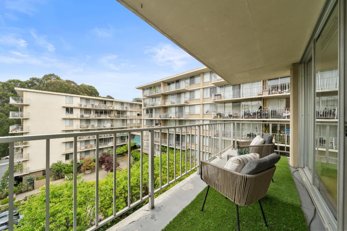 Detail Gallery Image 5 of 60 For 300 Davey Glen Rd #3728,  Belmont,  CA 94002 - 1 Beds | 1 Baths
