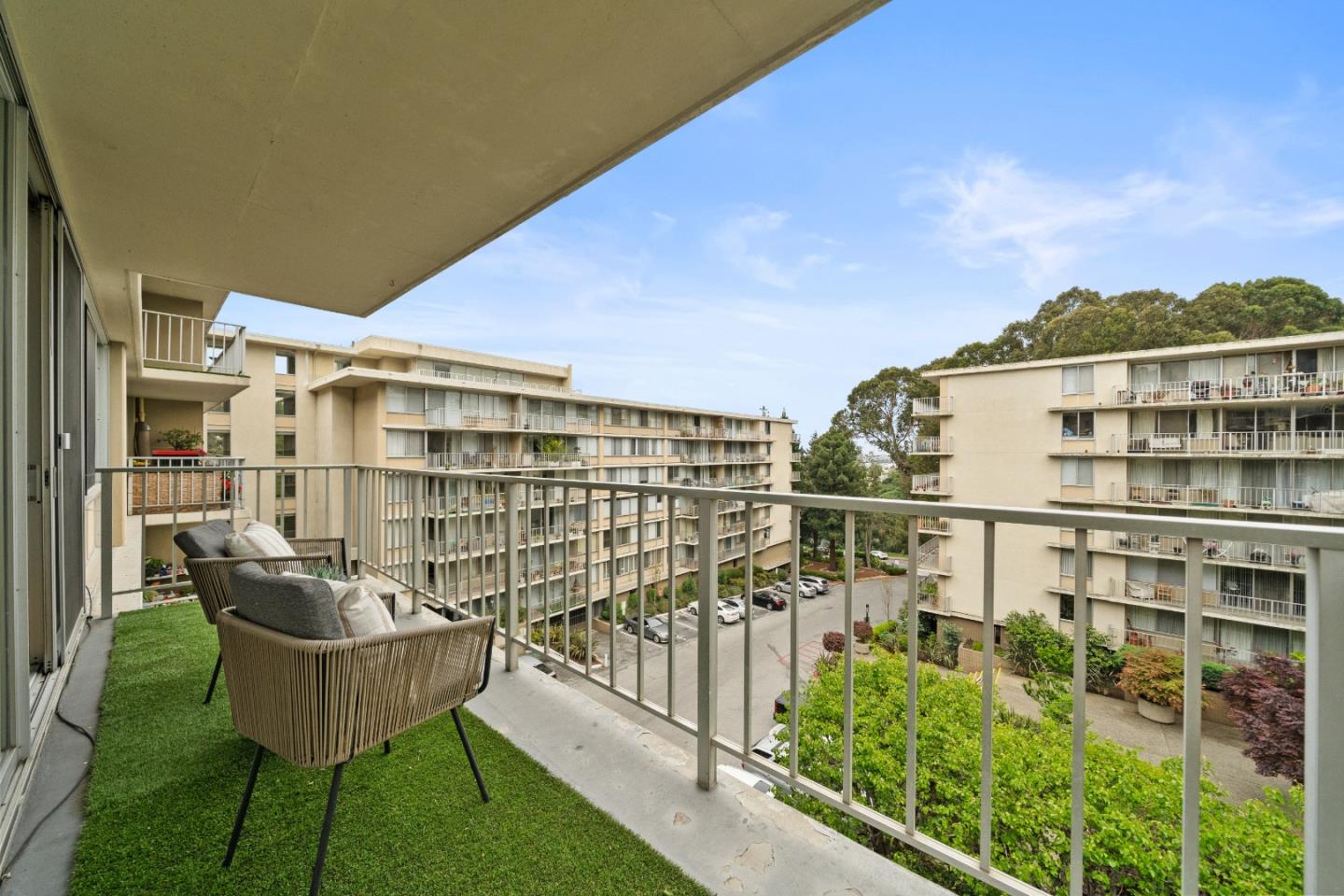 Detail Gallery Image 6 of 60 For 300 Davey Glen Rd #3728,  Belmont,  CA 94002 - 1 Beds | 1 Baths