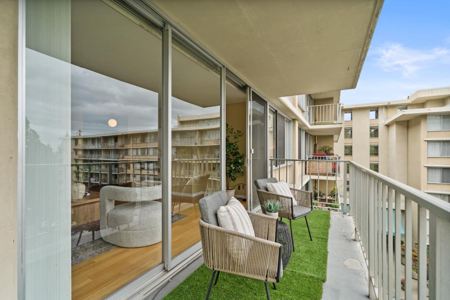 Detail Gallery Image 9 of 60 For 300 Davey Glen Rd #3728,  Belmont,  CA 94002 - 1 Beds | 1 Baths