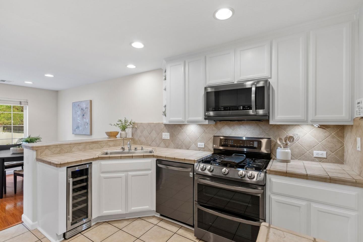 Detail Gallery Image 10 of 35 For 4291 Delacroix Ct, San Jose,  CA 95135 - 2 Beds | 2/1 Baths