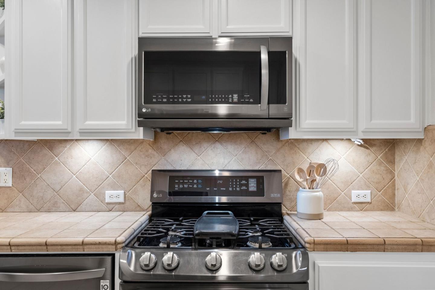 Detail Gallery Image 11 of 35 For 4291 Delacroix Ct, San Jose,  CA 95135 - 2 Beds | 2/1 Baths