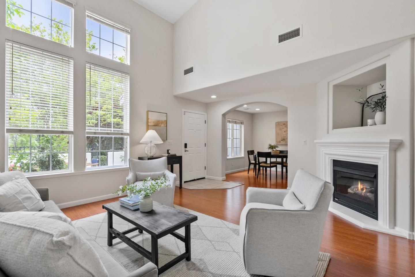Detail Gallery Image 2 of 35 For 4291 Delacroix Ct, San Jose,  CA 95135 - 2 Beds | 2/1 Baths