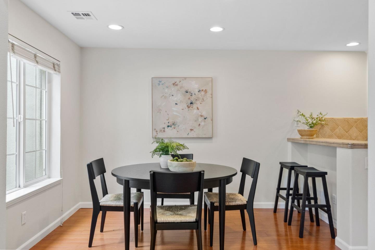 Detail Gallery Image 7 of 35 For 4291 Delacroix Ct, San Jose,  CA 95135 - 2 Beds | 2/1 Baths