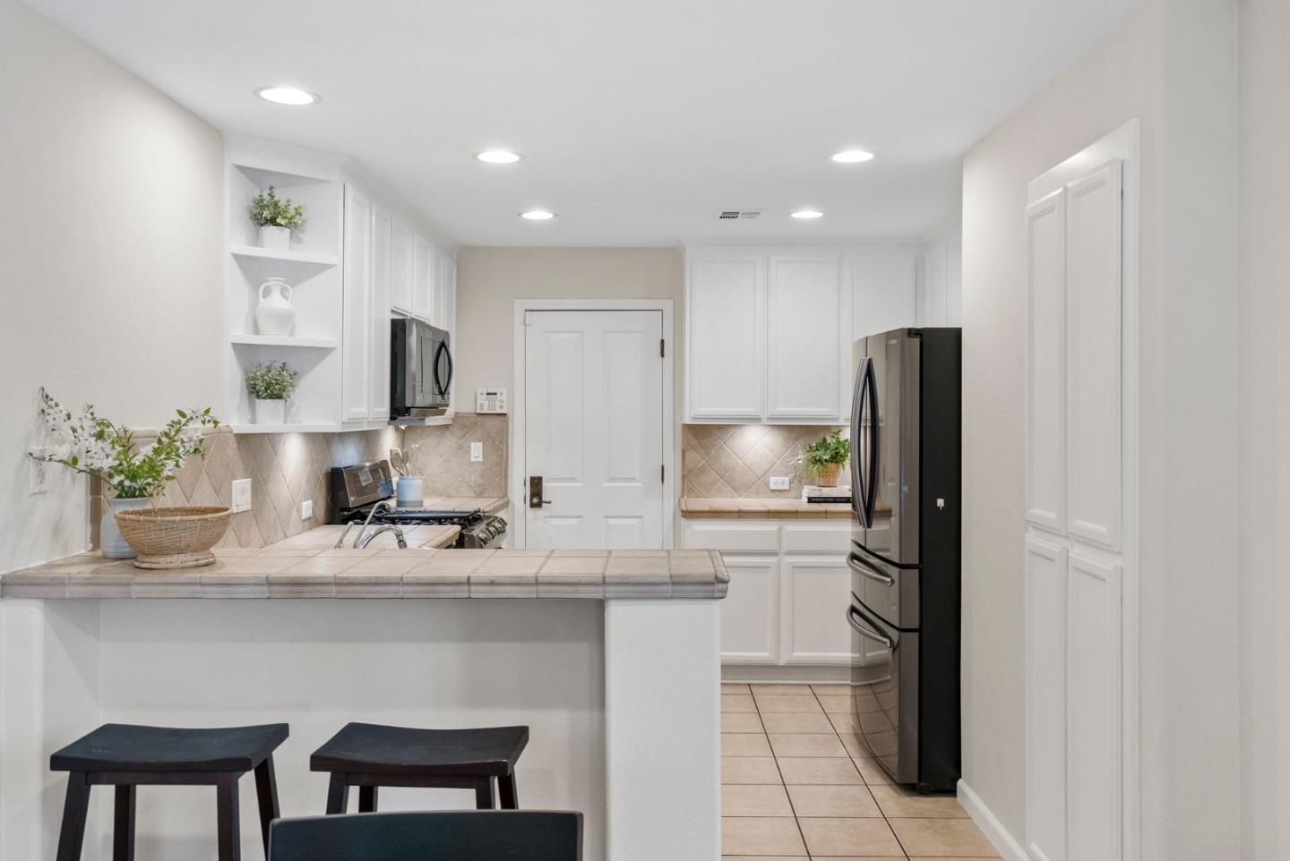 Detail Gallery Image 9 of 35 For 4291 Delacroix Ct, San Jose,  CA 95135 - 2 Beds | 2/1 Baths