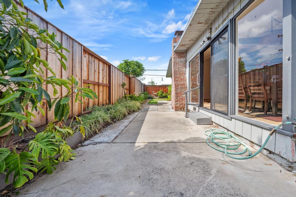 Detail Gallery Image 15 of 15 For 1611 Roberta Dr, San Mateo,  CA 94403 - 3 Beds | 2 Baths
