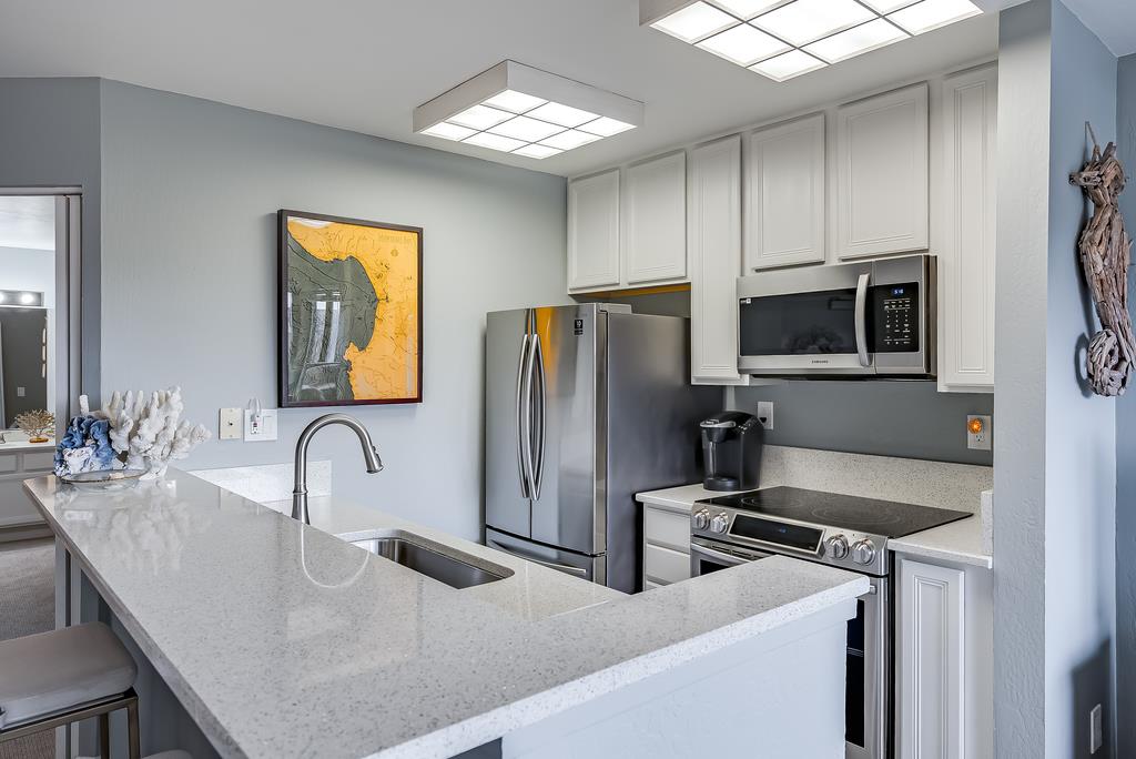 Detail Gallery Image 10 of 22 For 125 Surf Way #336,  Monterey,  CA 93940 - 1 Beds | 1 Baths