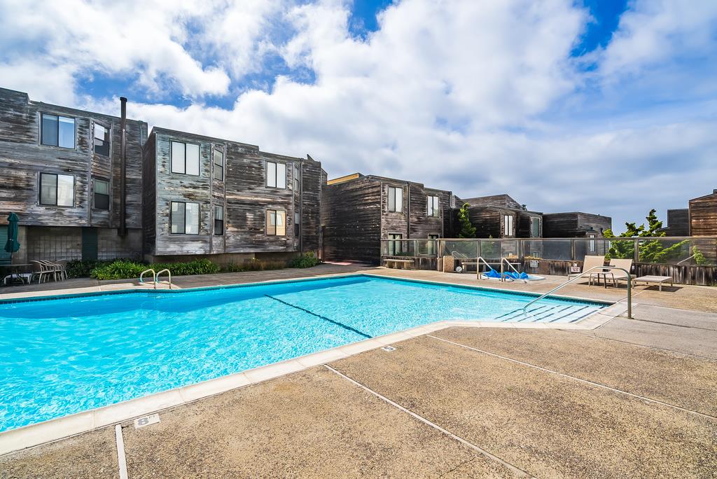 Detail Gallery Image 18 of 22 For 125 Surf Way #336,  Monterey,  CA 93940 - 1 Beds | 1 Baths