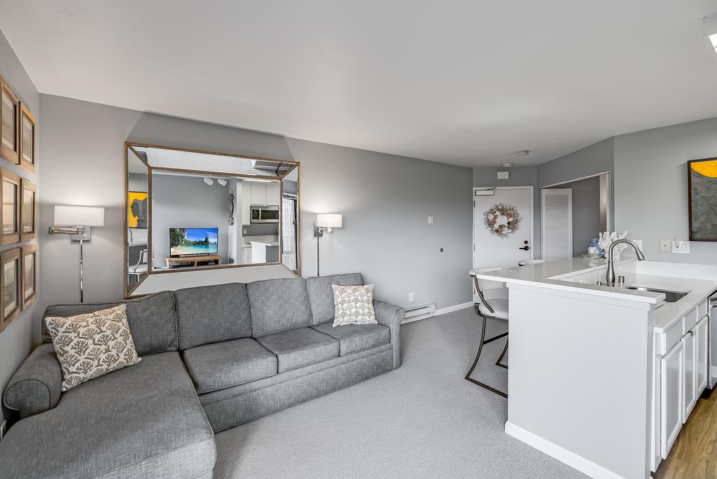 Detail Gallery Image 3 of 22 For 125 Surf Way #336,  Monterey,  CA 93940 - 1 Beds | 1 Baths