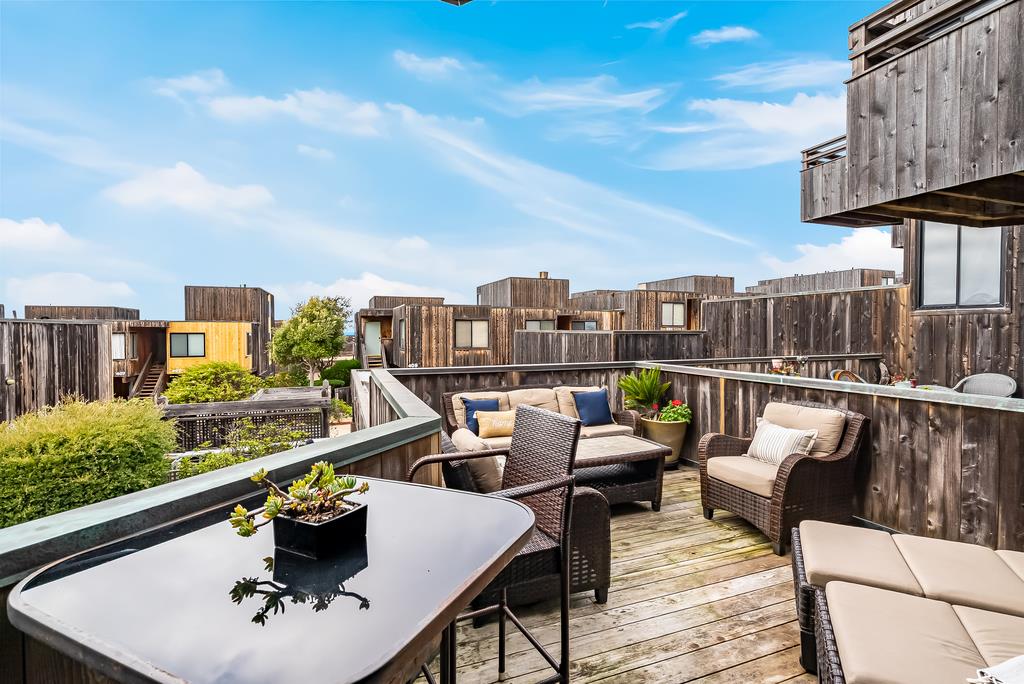 Detail Gallery Image 5 of 22 For 125 Surf Way #336,  Monterey,  CA 93940 - 1 Beds | 1 Baths