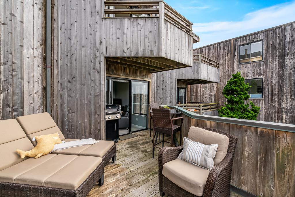 Detail Gallery Image 7 of 22 For 125 Surf Way #336,  Monterey,  CA 93940 - 1 Beds | 1 Baths