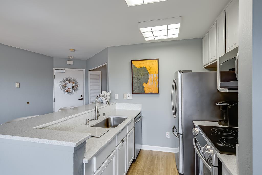 Detail Gallery Image 8 of 22 For 125 Surf Way #336,  Monterey,  CA 93940 - 1 Beds | 1 Baths