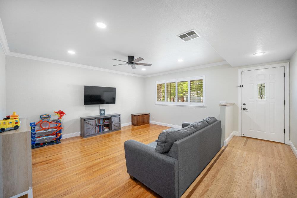 Detail Gallery Image 4 of 45 For 740 Roble Dr, Morgan Hill,  CA 95037 - 3 Beds | 2 Baths