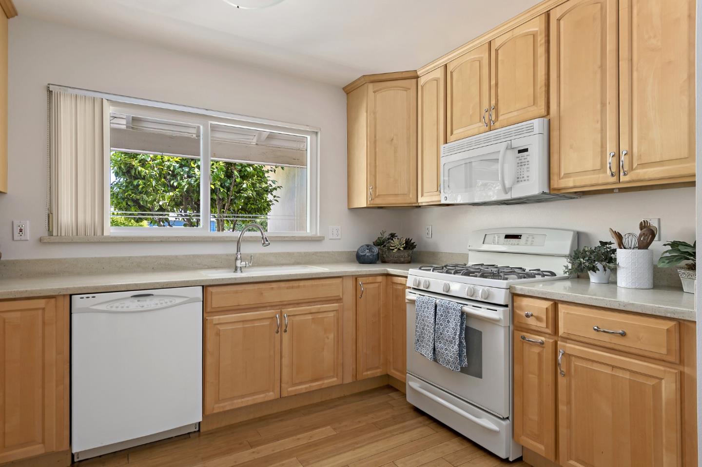 Detail Gallery Image 10 of 27 For 1323 Wylie Way, San Jose,  CA 95130 - 4 Beds | 2 Baths