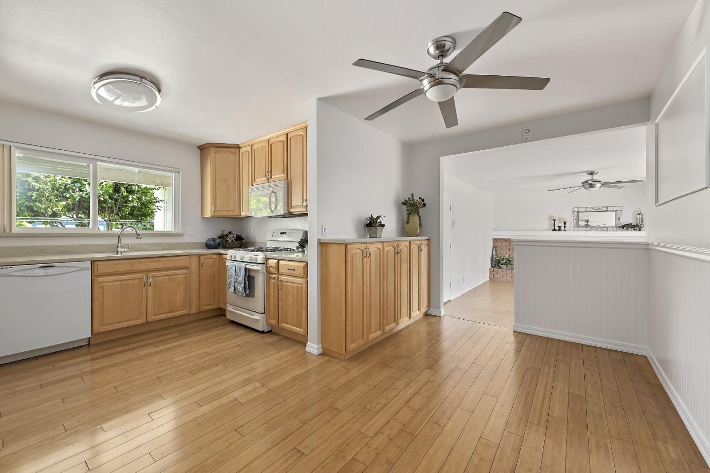 Detail Gallery Image 8 of 27 For 1323 Wylie Way, San Jose,  CA 95130 - 4 Beds | 2 Baths
