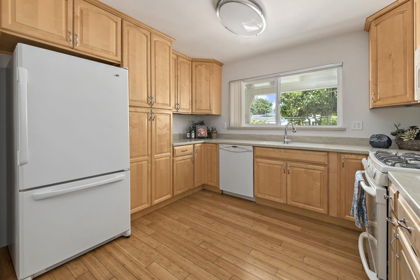 Detail Gallery Image 9 of 27 For 1323 Wylie Way, San Jose,  CA 95130 - 4 Beds | 2 Baths