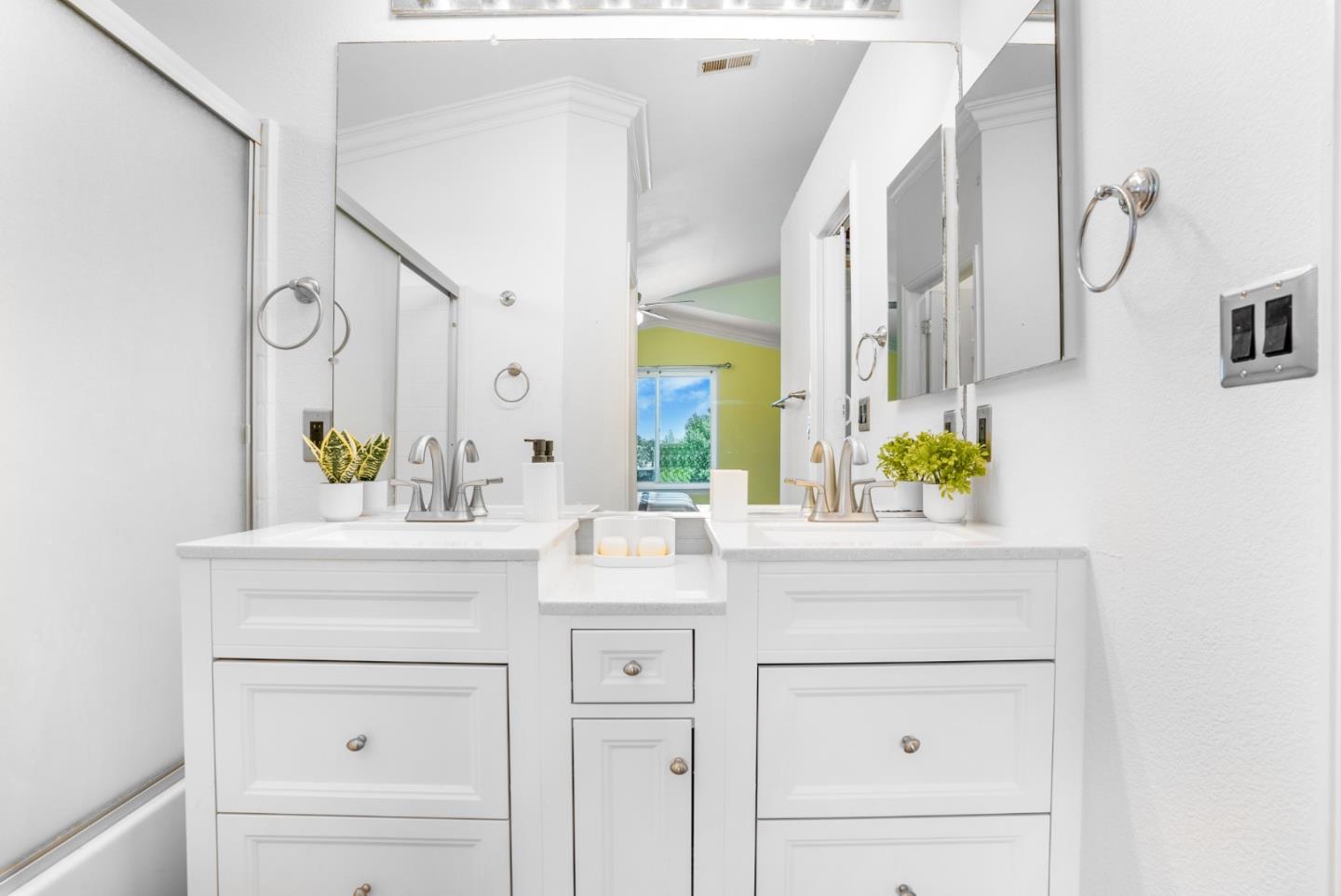 Detail Gallery Image 14 of 42 For 9251 Mockingbird Ln, Gilroy,  CA 95020 - 4 Beds | 2/1 Baths