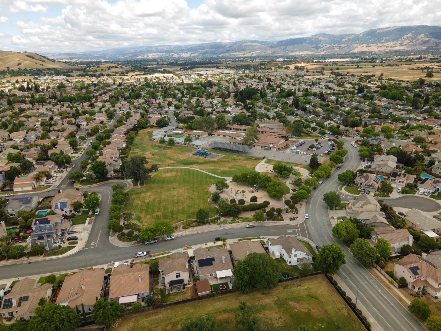 Detail Gallery Image 35 of 42 For 9251 Mockingbird Ln, Gilroy,  CA 95020 - 4 Beds | 2/1 Baths