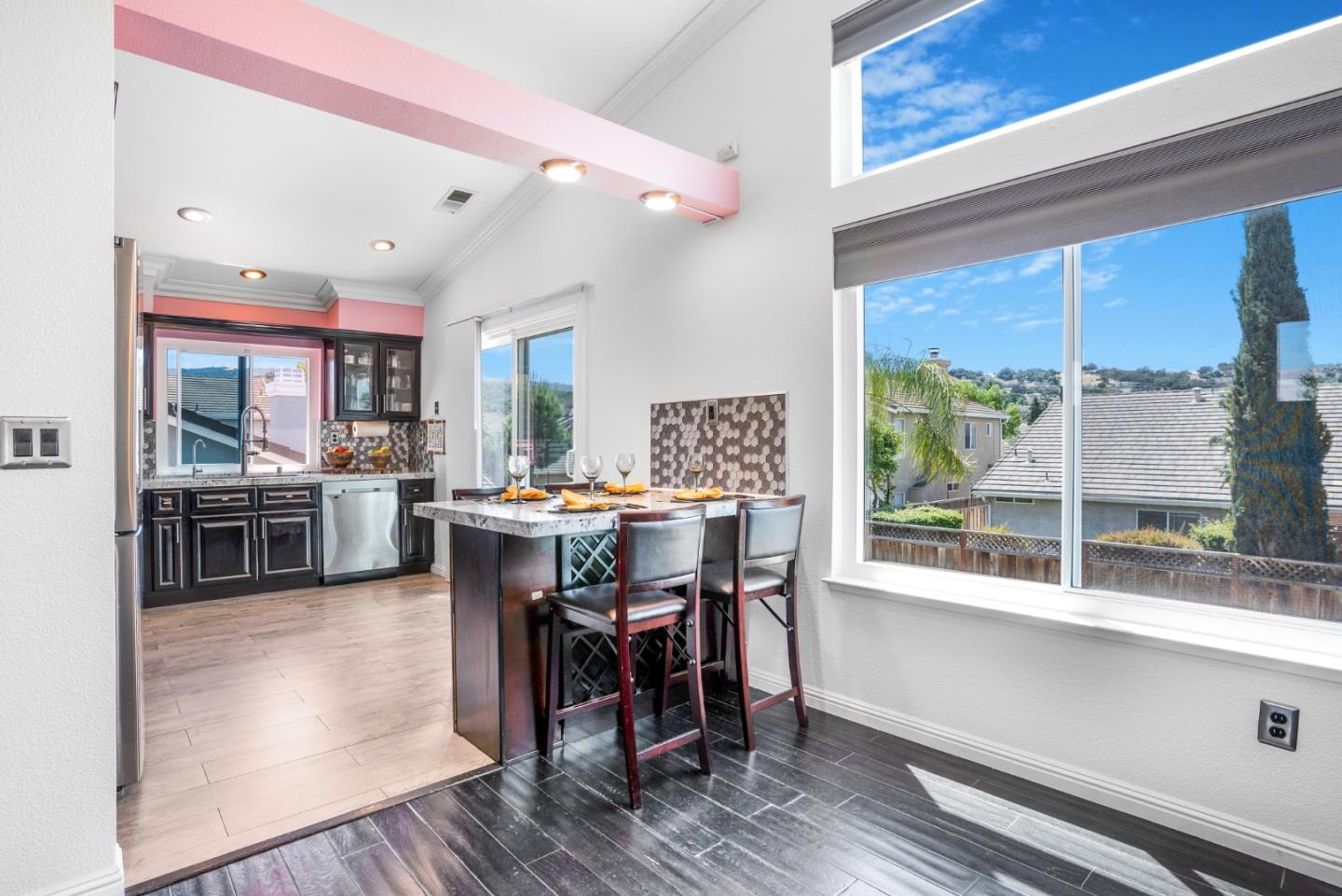 Detail Gallery Image 7 of 42 For 9251 Mockingbird Ln, Gilroy,  CA 95020 - 4 Beds | 2/1 Baths