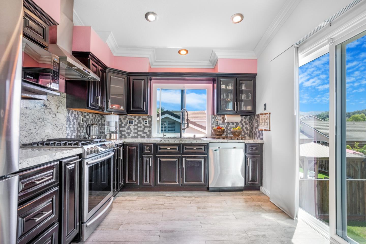 Detail Gallery Image 8 of 42 For 9251 Mockingbird Ln, Gilroy,  CA 95020 - 4 Beds | 2/1 Baths